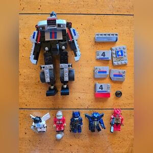 Vintage 2011  Hasbro KRE-O Transformers Autobot Construction Set- 5 Minifigures